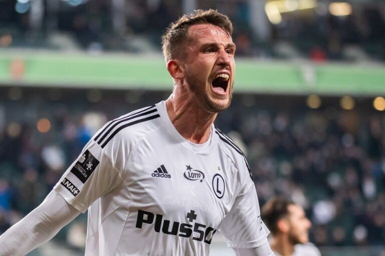 Belle performance de Pekhart. Lors du premier match de la saison, il a marqué un triplé contre le LKS Lodz.