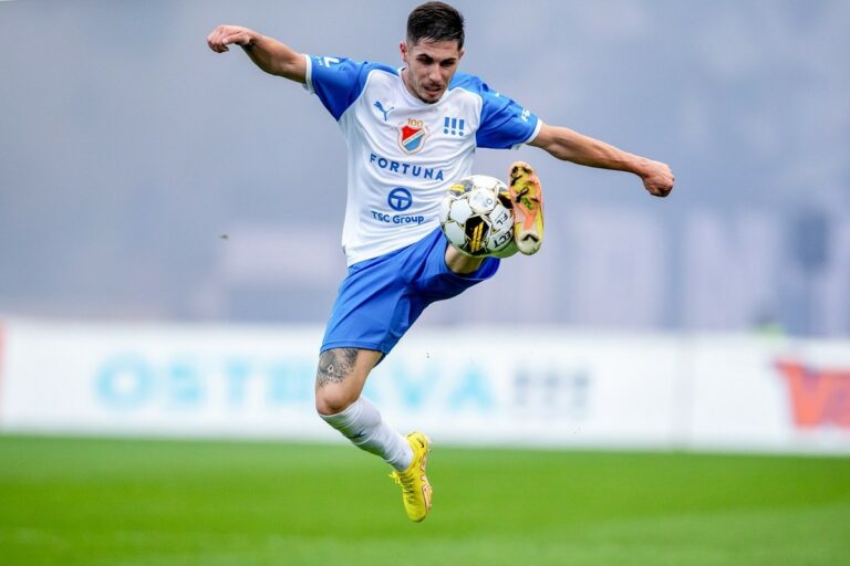 Début de la ligue en ligne : Plavsic a regardé le match de Baník à Liberec, Kostka a marqué un grand but