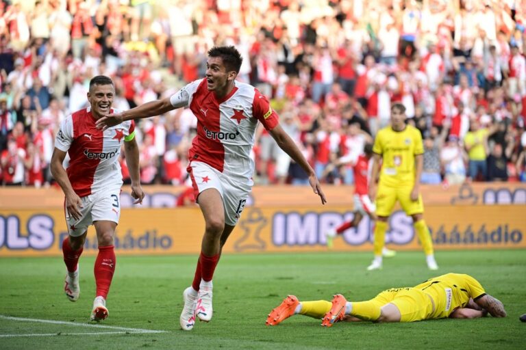Je suis heureux de ne pas avoir à attendre le 5e tour pour marquer, a déclaré un Chytil ravi après des débuts réussis.