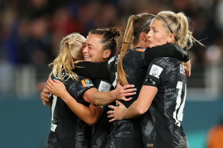 Klimkova a mené la Nouvelle-Zélande à une victoire historique, les joueuses locales ont battu les Norvégiennes lors de l’ouverture du Championnat du monde.