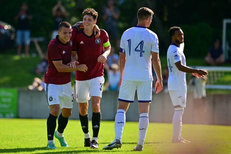 La répétition générale a été excellente. Le Sparta a frappé Anderlecht avec un canari, Krejci a marqué un coup du chapeau
