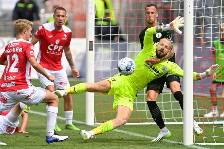 Le gardien de but des Bohemians, Reichl, a vu des réserves dans le jeu des Kangourous et a apprécié la performance de Pardubice.