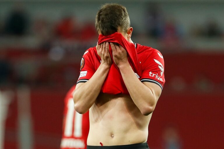 Les supporters nous huaient, c’était difficile. J’espère que je m’installerai dans le onze de départ, espère Hložek.