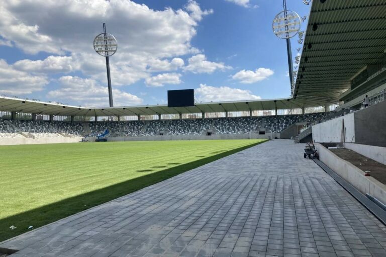 L’espoir renaît pour Hradec Králové. Le premier match à domicile a pu être joué après l’approbation partielle du projet.