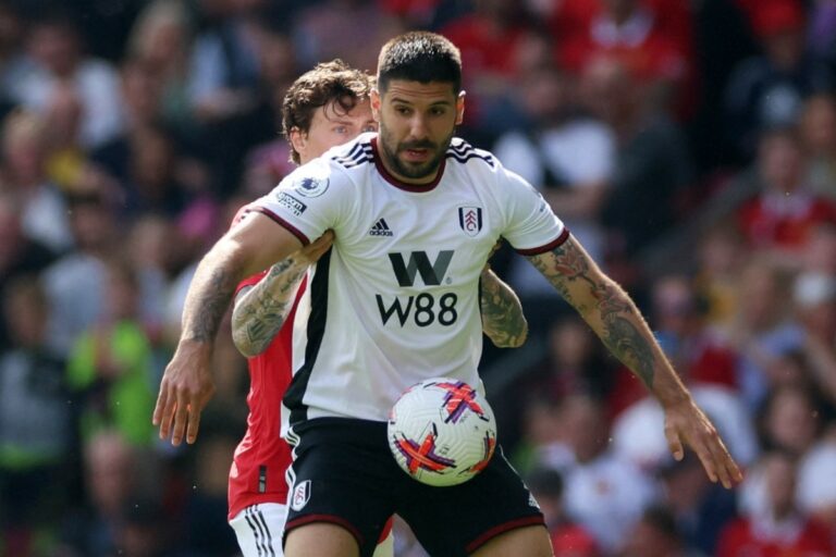 Mitrovic ne sera pas titulaire de sitôt. Il ne coopère pas correctement avec ses coéquipiers, déclare l’entraîneur Silva.