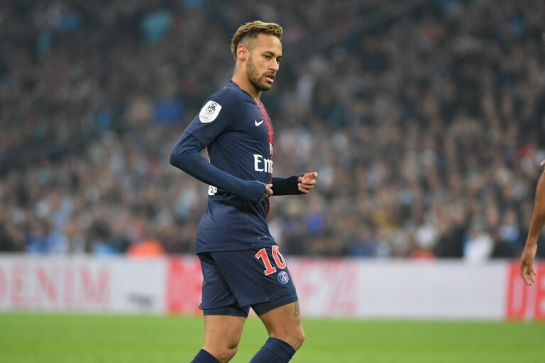 Neymar s’est exprimé sur son avenir à Paris. Malgré les désaccords avec les fans, je veux rester, dit-il