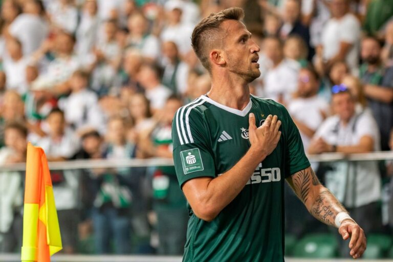 Pekhart confirme à nouveau sa forme de tireur, il a également joué pour Legia dans la Conference League.
