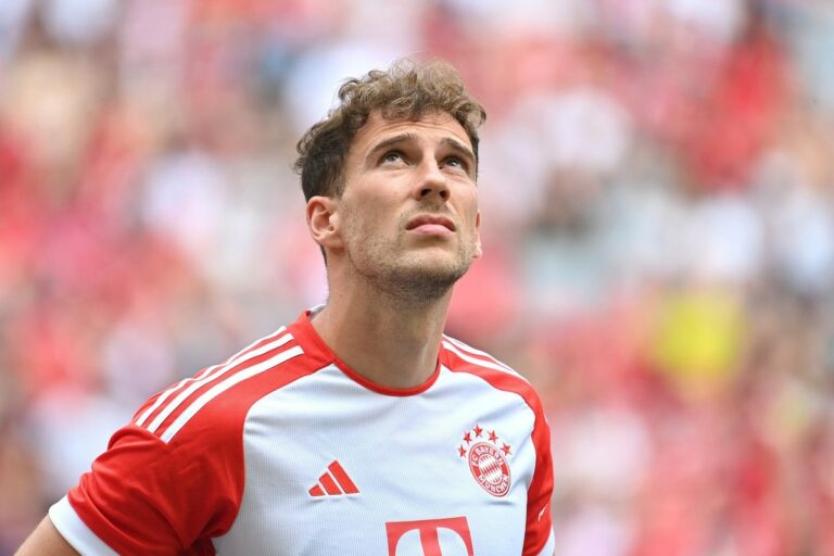 Une réponse énergique aux spéculations sur les transferts. Je veux rester au Bayern, dit Goretzka