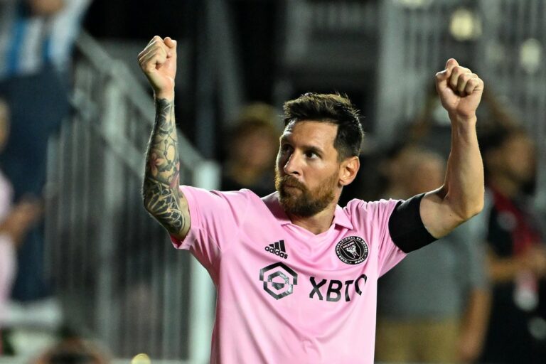 Cela devient un cirque. Messi aurait dû être expulsé, nous voulons que justice soit faite, a tonné l’entraîneur d’Orlando.