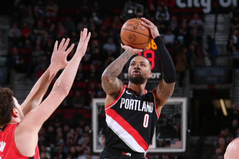 Lillard échangé avec trois équipes contre les Bucks