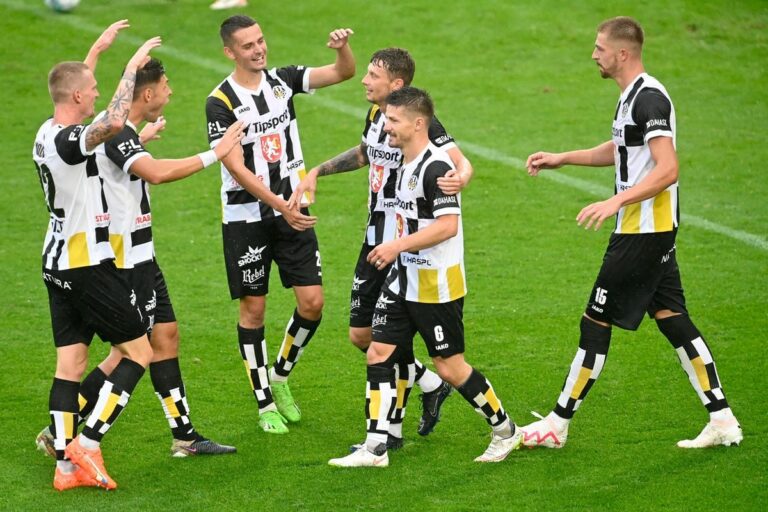 Ils ont baptisé le nouveau stade en marquant cinq buts. Hradec a battu Budějovice et s’est imposé pour la première fois de la saison.