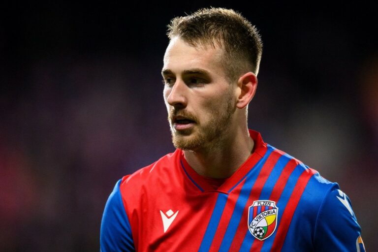 Květ tentera son premier engagement à l’étranger, de Plzeň à Sivasspor