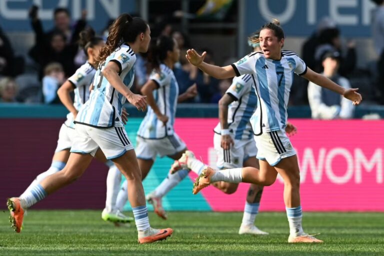 L’Argentine n’obtient qu’un point, l’Angleterre s’impose à nouveau de la manière la plus serrée possible.
