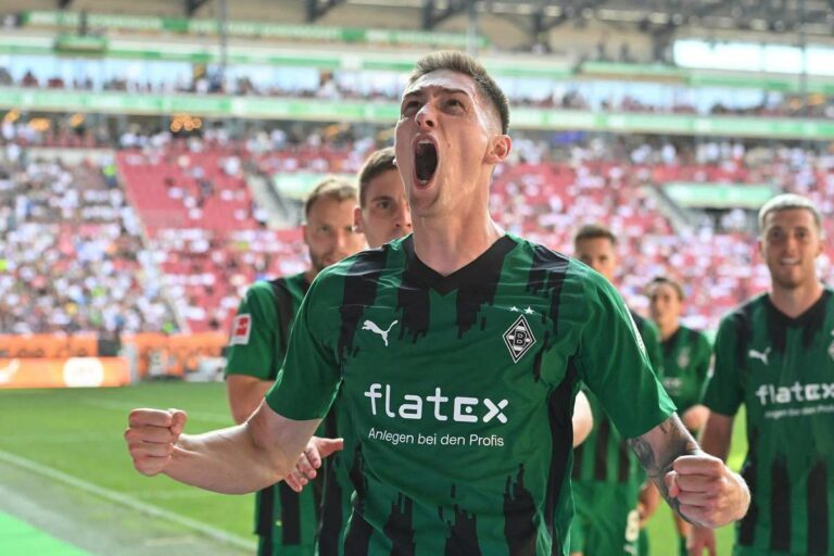 La titularisation de Čvančar contre Leverkusen est en danger. L’attaquant tchèque souffre d’une contusion à la jambe.