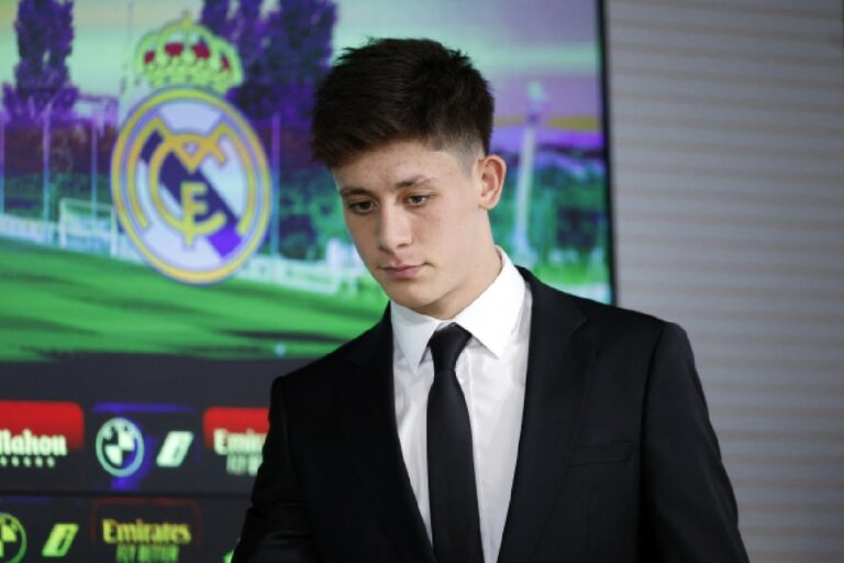 L’effectif du Real Madrid s’étoffe. Le jeune Güler est lui aussi en pause médicale.