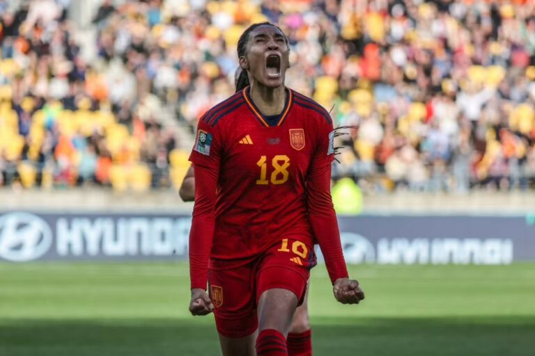 Les Espagnols ont battu les Néerlandais en prolongation et se retrouvent en demi-finale pour la première fois. La Suède va aussi plus loin