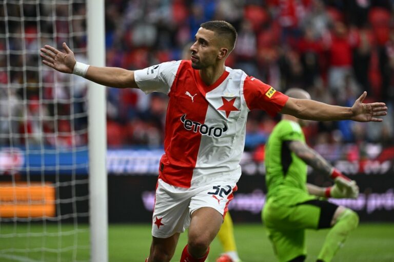 Lingr pour remplacer le représentant polonais. Feyenoord offre quatre millions d’euros