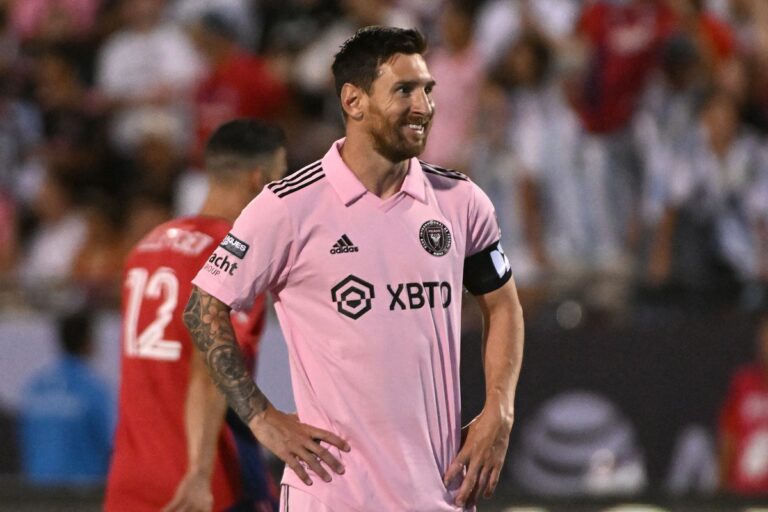 Messi ne ralentit pas à l’étranger. Il a marqué deux buts pour Dallas et participera aux quarts de finale de la Coupe de la Ligue.