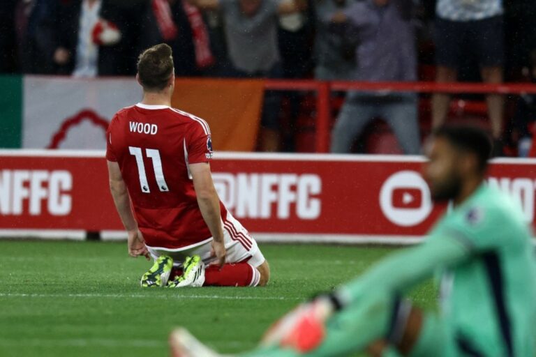 Nottingham a dominé cette première rencontre de championnat depuis 30 ans. Wood a marqué le but de la victoire en toute fin de match