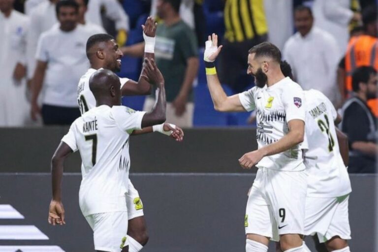Nouvelle histoire, même parcours. Benzema a débuté son engagement avec Al-Ittihad par un but et une passe décisive