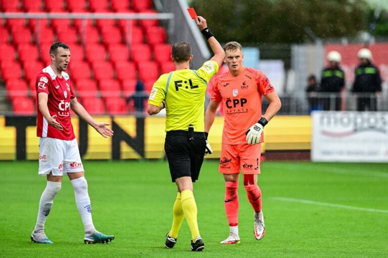 Pardubice, affaibli, a obtenu son premier point, Sigma a remporté sa première victoire. Pas de but à Ostrava