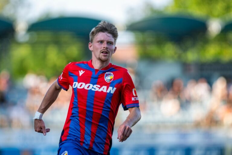 Šulc obtient le ballon signé après trois buts. Durosinmi était en colère contre moi, il a dit.