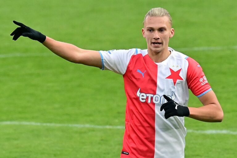 Talovier suscite l’intérêt de la Premier League. Le défenseur du Slavia figure sur la liste des candidats de West Ham.
