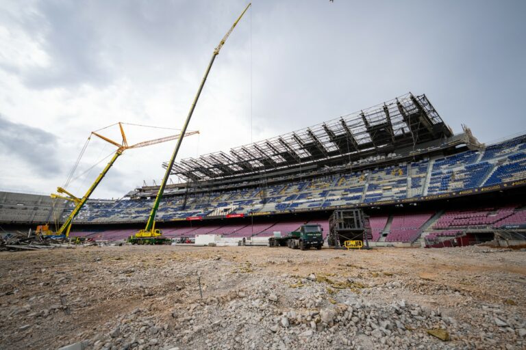 Un spectacle à voir : la démolition de l’emblématique Camp Nou attire les fans et les touristes