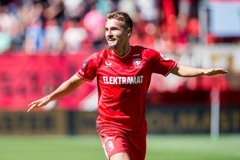 Week-end Football ONLINE : Sadilek marque son premier but de la saison, Pastrnak marque à Eden