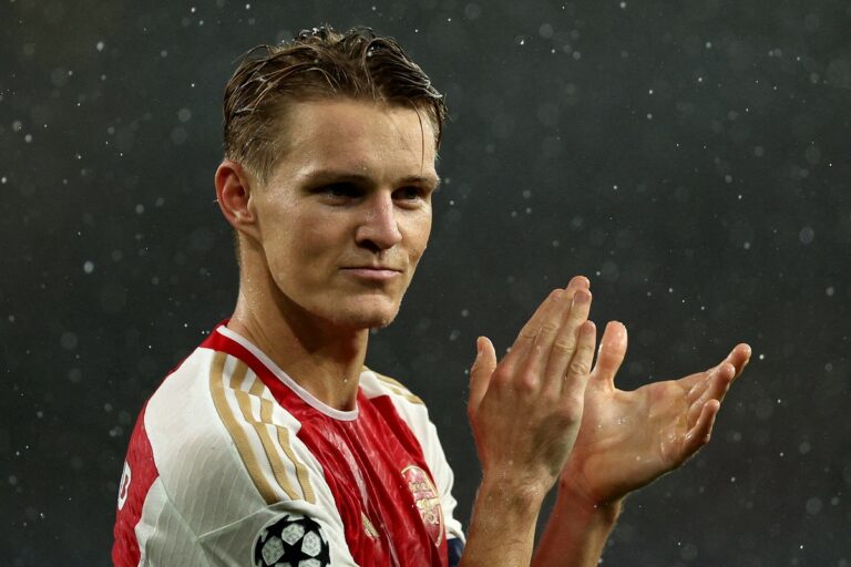 Arsenal remporte également des victoires en dehors du terrain. Le capitaine Ödegaard signe un nouveau contrat à long terme