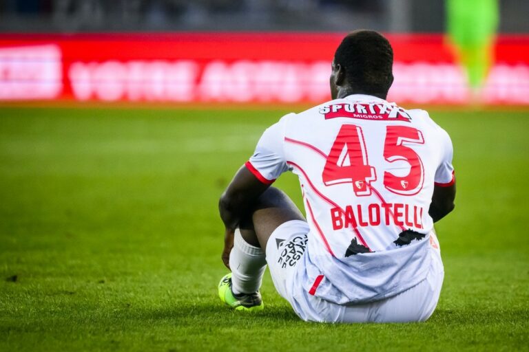 Balotelli se retrouve à Sion. L’attaquant italien a résilié son contrat et retourne à Demirspor.