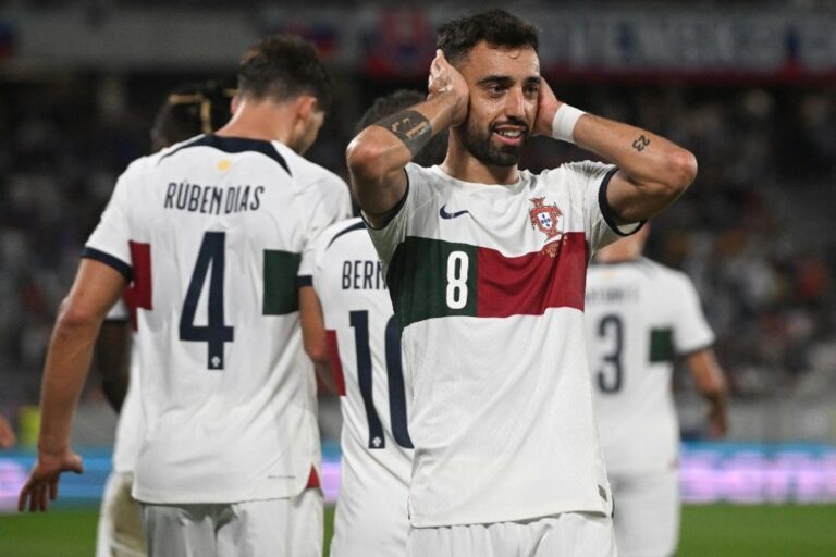 L’Ecosse se rend à l’Euro sans avoir perdu un seul point. Le triomphe du Portugal en Slovaquie a été marqué par Fernandes.