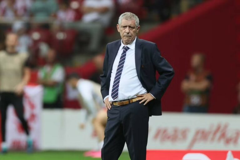 La Pologne est sans entraîneur après une série de mauvais résultats. Santos n’a entraîné que six matches.