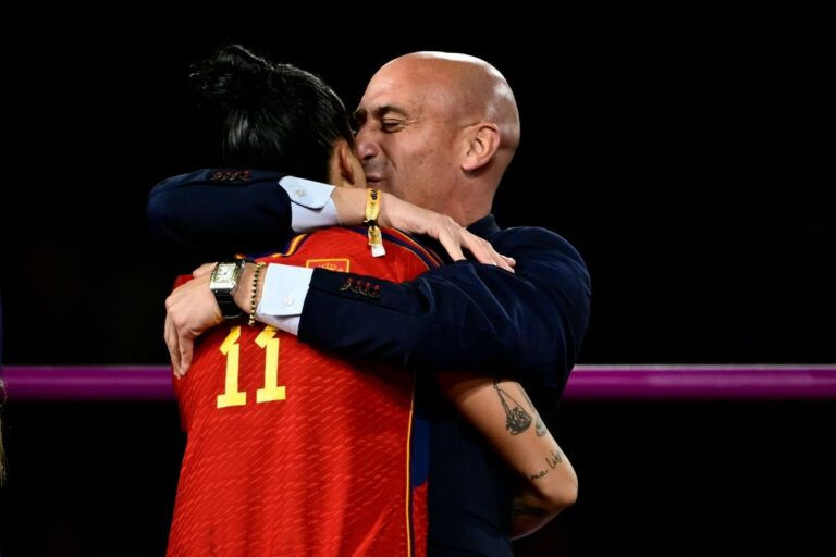 L’ancien entraîneur de football espagnol Rubiales comparaîtra vendredi devant un tribunal pour un baiser