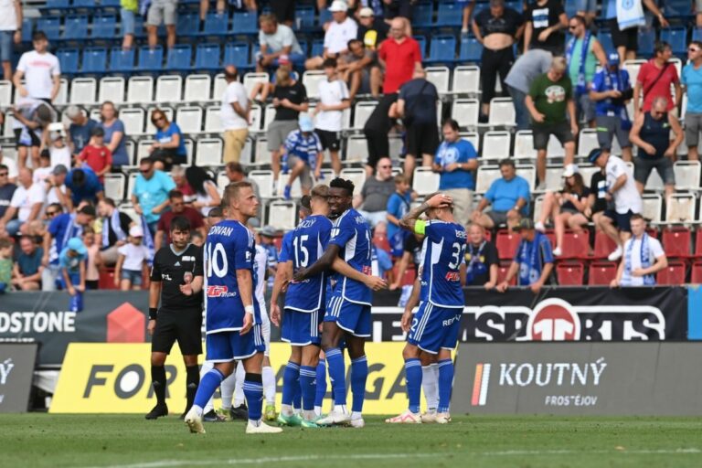 Les stades tchèques ont été envahis par un boom du football. Mais ils étaient enfermés à Hana ou sous Jested