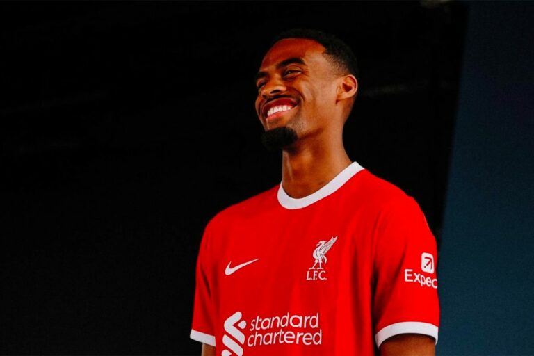 Liverpool renforce encore son milieu de terrain et envoie près d’un milliard de couronnes à Munich pour Gravenberch