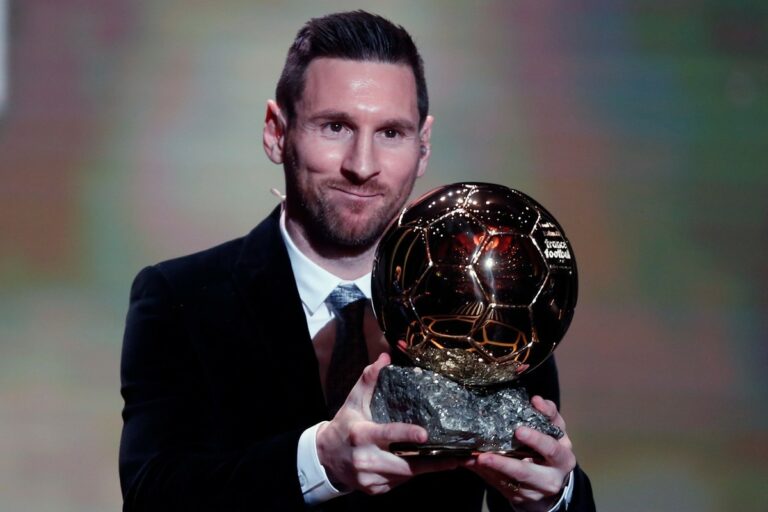 Messi pourrait remporter le Ballon d’Or pour la huitième fois, mais son vieux rival Ronaldo est absent de la liste des nominations.