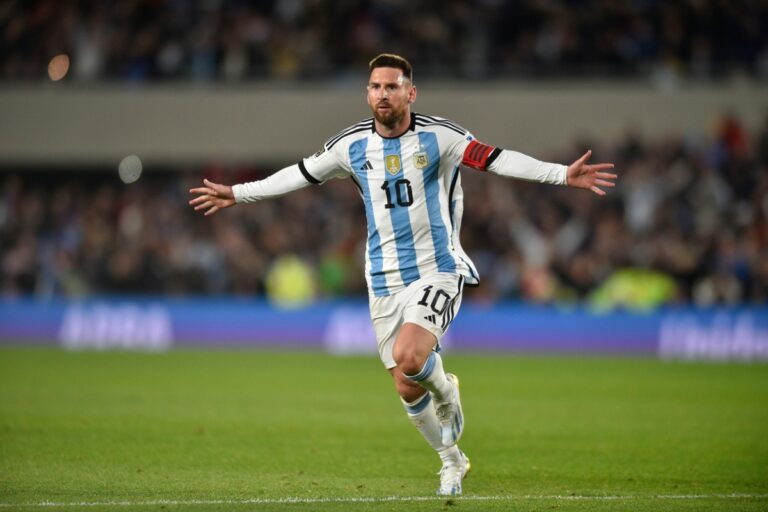 Messi sera-t-il titulaire en Bolivie ? La décision sera prise à la dernière minute, a déclaré Scaloni.