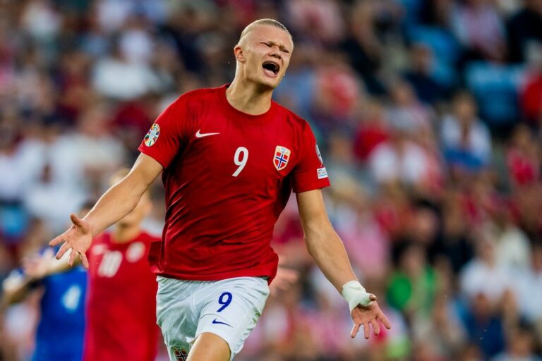 SIX : L’Euro probablement sans Haaland, la première de Tomášek et deux matchs pour la première place