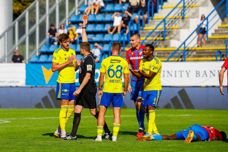 Zlín manquera deux matches avec Cernin, sanctionné pour une faute sur Durosinmi.