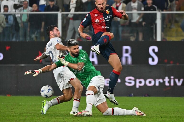 Il enfile ses gants et réalise un arrêt décisif. Emotions comme un but, le héros Giroud rayonne