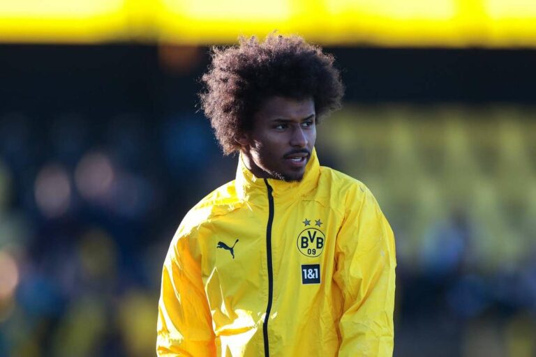 Il était plus cher que Haaland et il était censé briller… Mais l’enfant chéri de Dortmund a du mal à s’en sortir