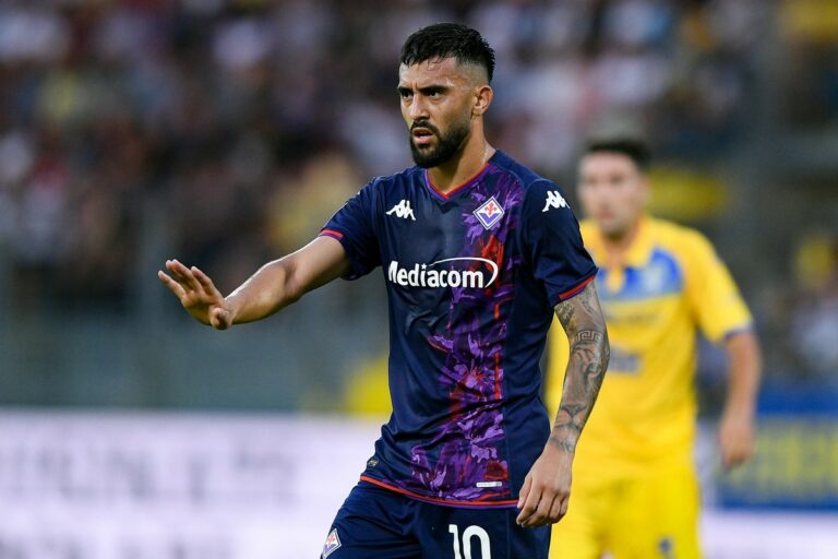 La Fiorentina a ralenti et a perdu la victoire. L’AS Rome continue de s’enfoncer, avec quatre buts encaissés.