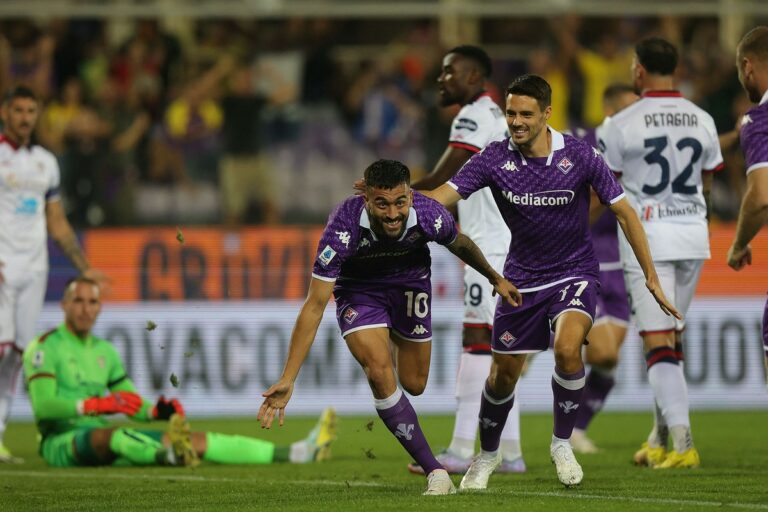 La Fiorentina n’a laissé aucune chance à Cagliari et occupe désormais la cinquième place du classement. L’adversaire l’a aidé à deux reprises en solitaire