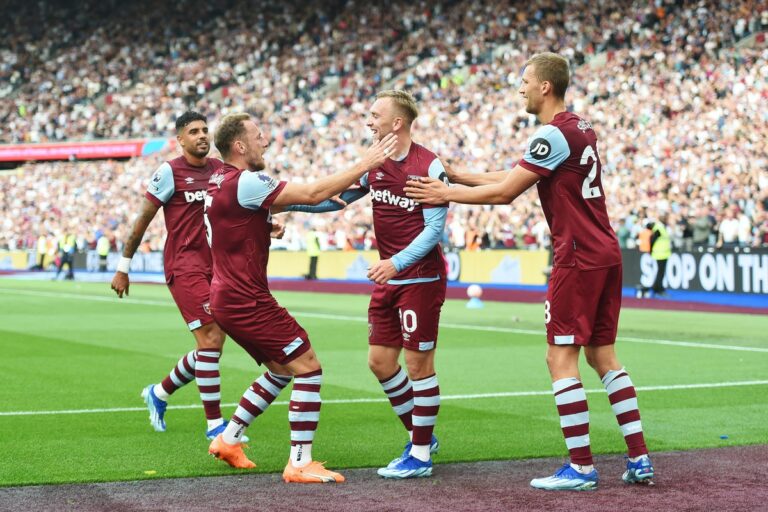 Le duo tchèque est à l’origine de la victoire de West Ham, Liverpool revient de deux rouges pour marquer un but contre son camp