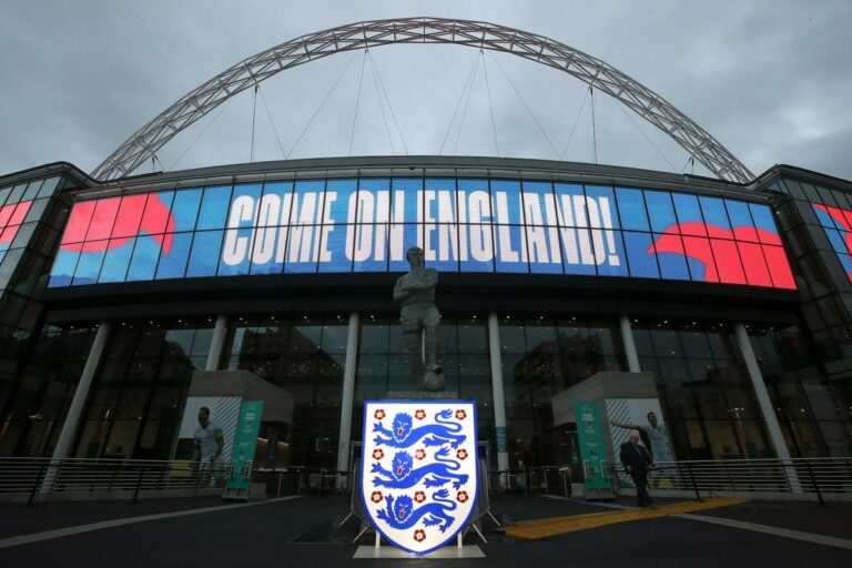 Le projet britannico-irlandais devrait permettre d’organiser le championnat d’Europe de football en 2028, alors que la Turquie et l’Italie souhaitent l’organisation d’un championnat en 2032.