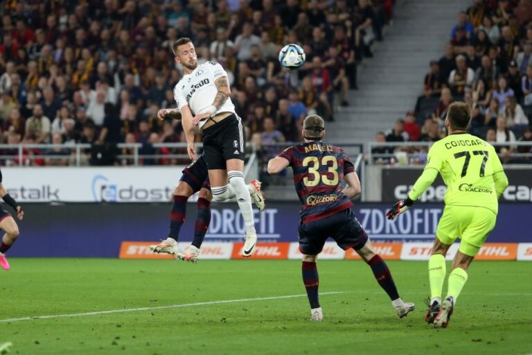 Le sixième but de Pekhart en championnat a permis au Legia de gagner contre Szczecin et de se hisser en tête du classement.