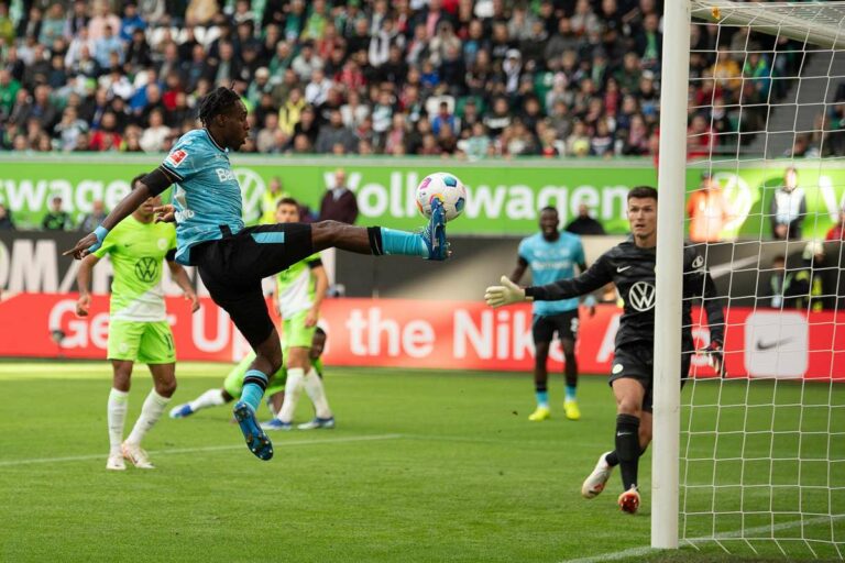 Leverkusen, sans les Tchèques, a enregistré sa septième victoire et reste en tête du championnat. L’Union prolonge sa série de défaites