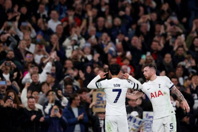 Tottenham a battu Fulham dans le derby et reprend la tête de la Premier League. Le but de la victoire a été marqué par Son