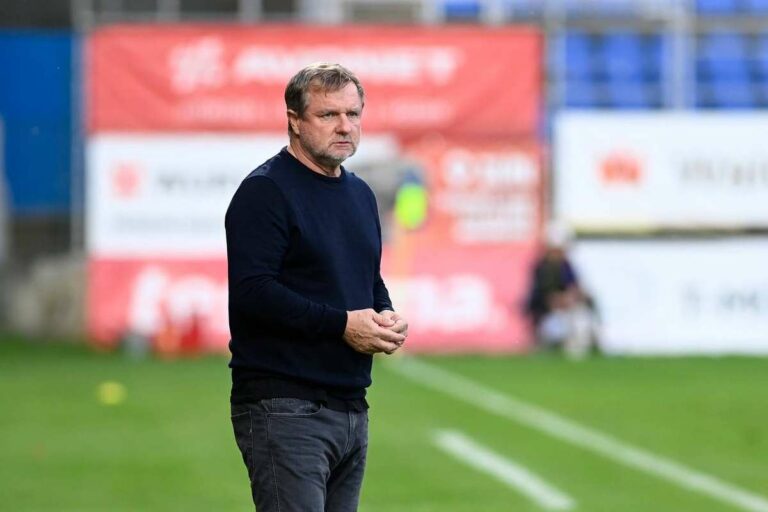 Vrba sur sa position : Demain. Je ne m’occupe pas de ce genre de choses après le match. C’est à discuter au sein du club